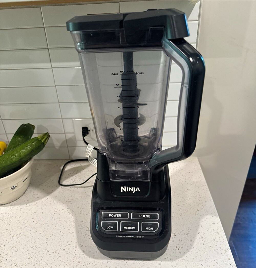 Ninja Countertop Blender 64 oz Pitcher Black Pulse 3-Speed For Parts Only